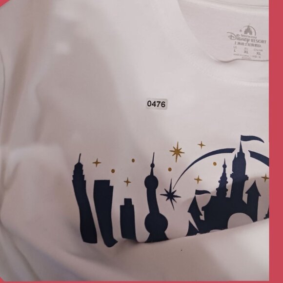 Shanghai Disney Resort T-Shirt With Skyline & Castle Design wht/blue/gold XLarge - Picture 9 of 15